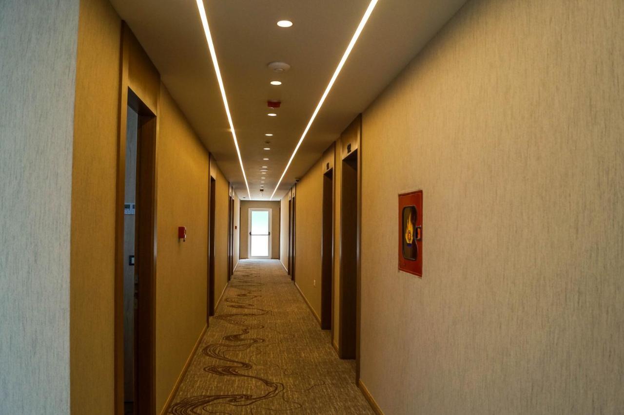 Red Hill Hotel Тирана Экстерьер фото